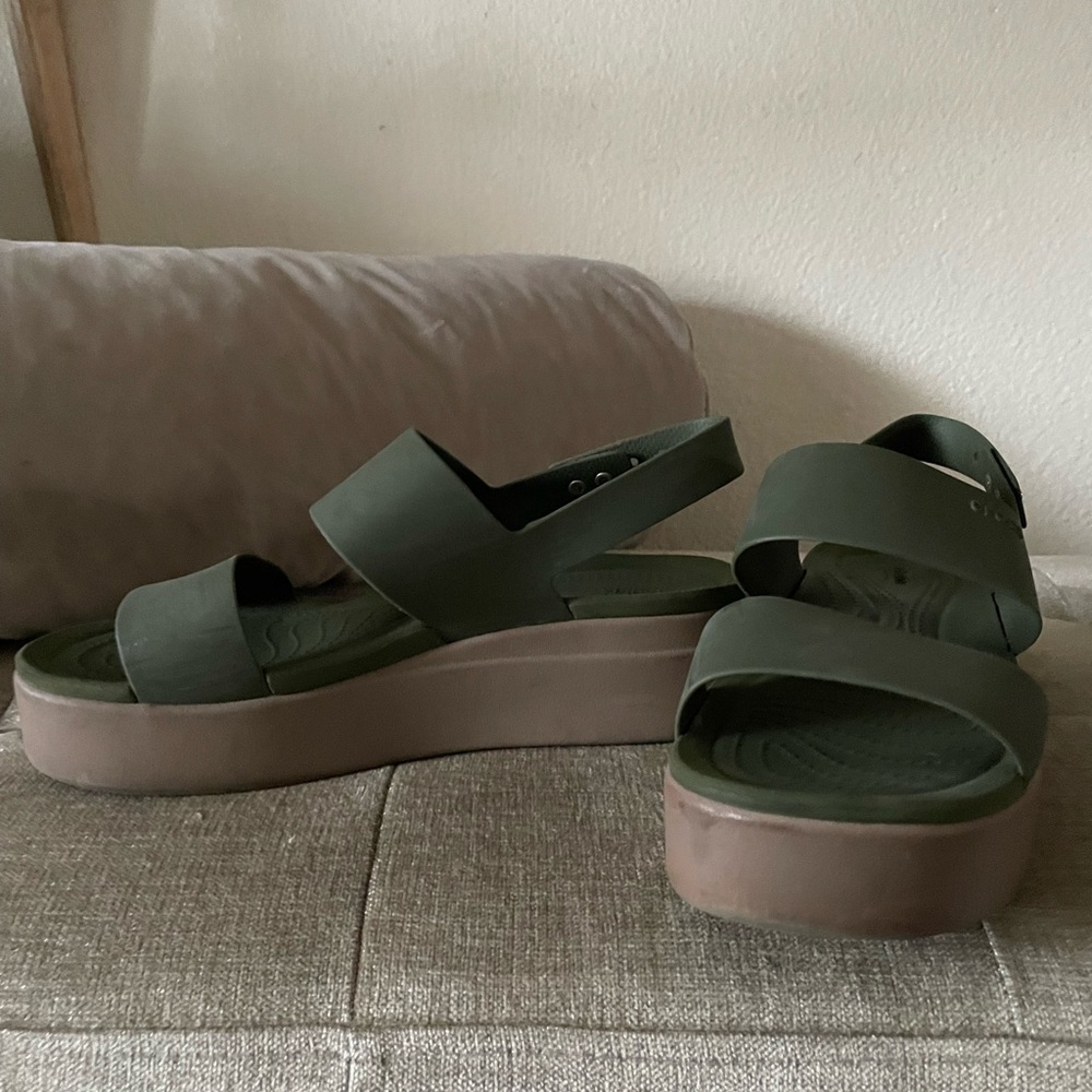 Crocs green sandals